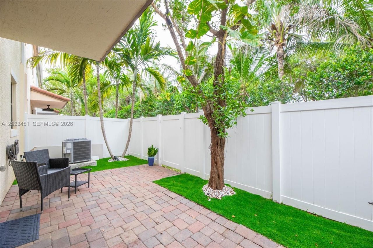 20930 NW 1st St , Pembroke Pines, FL 33029 Photo