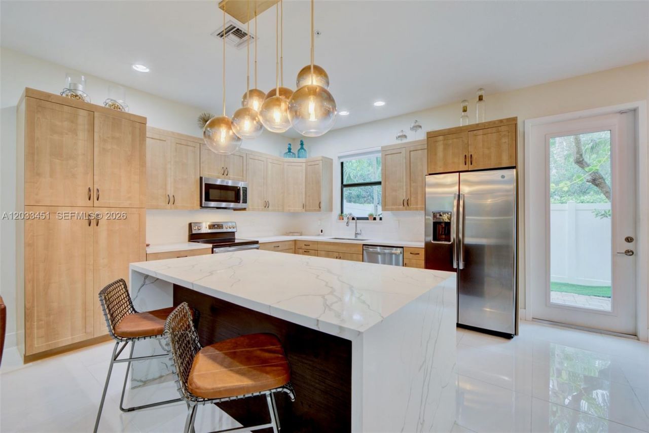20930 NW 1st St , Pembroke Pines, FL 33029 Photo