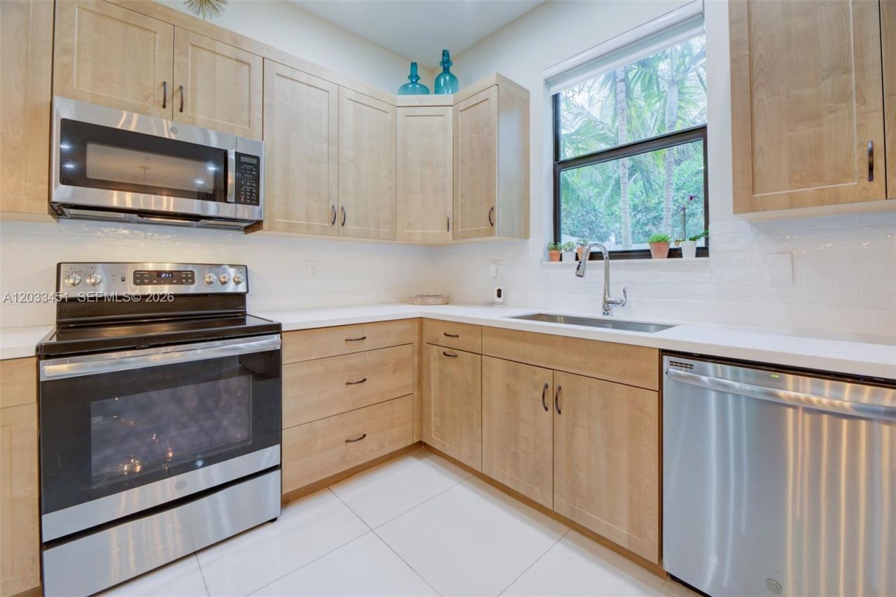 20930 NW 1st St , Pembroke Pines, FL 33029 Photo