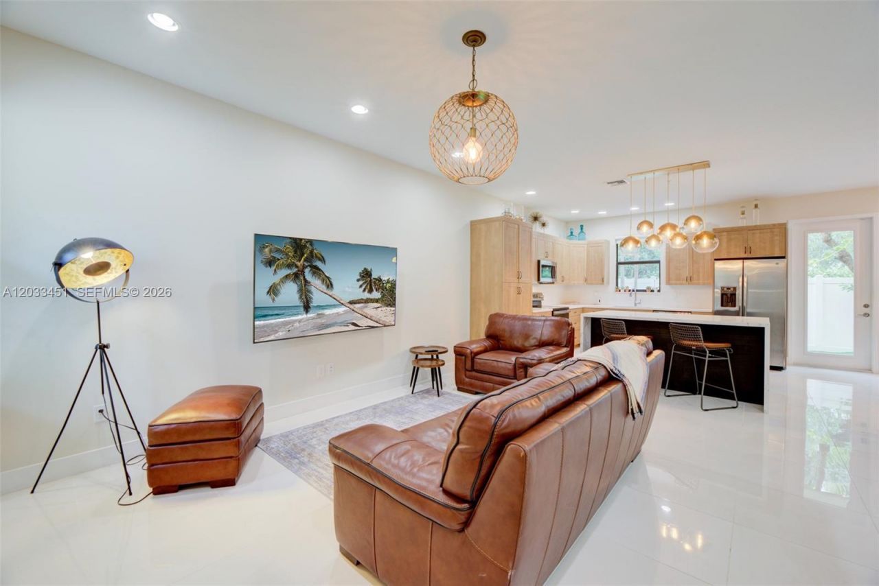 20930 NW 1st St , Pembroke Pines, FL 33029 Photo