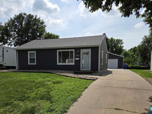 713 S Williams Ave, Sioux Falls, SD 57104