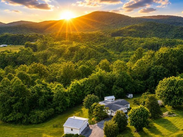 1019 Croker LN , Vinton, VA 24179