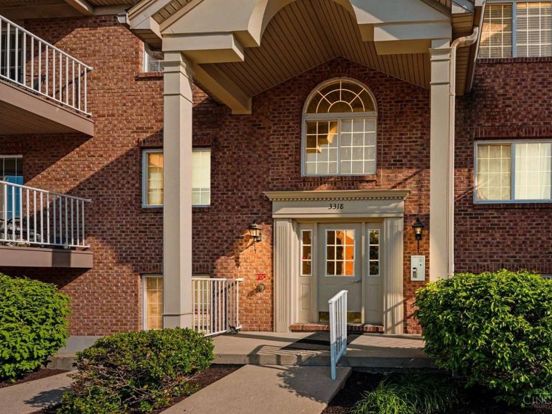 3318 Emerald Lakes Drive, Unit 1A, Green Township, OH 45211 Photo 2