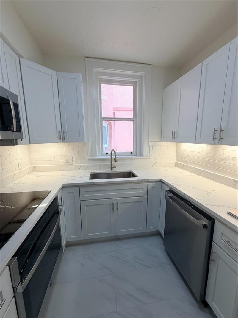 1221 N Palm Avenue , Unit 204, Sarasota, FL 34236 Photo