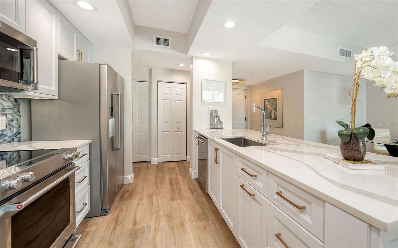 800 N Tamiami Trail , Unit 312, Sarasota, FL 34236 Photo