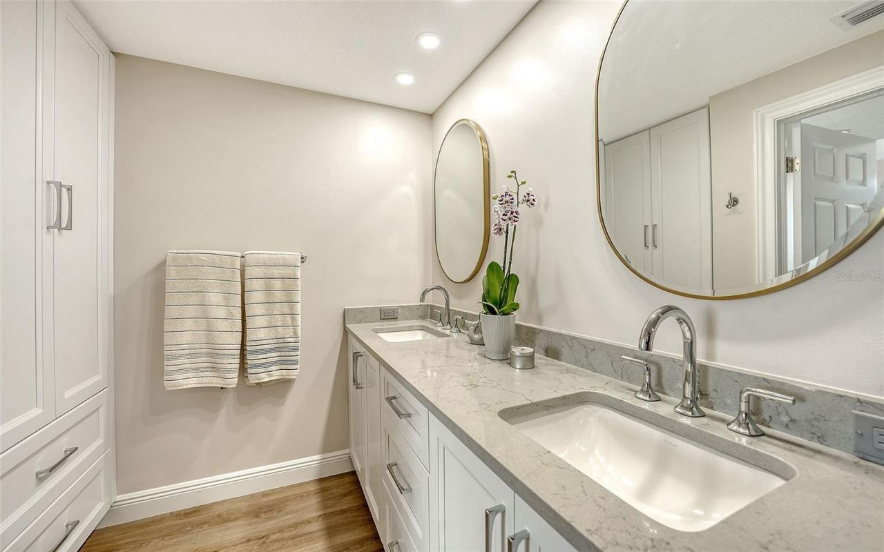 800 N Tamiami Trail , Unit 312, Sarasota, FL 34236 Photo