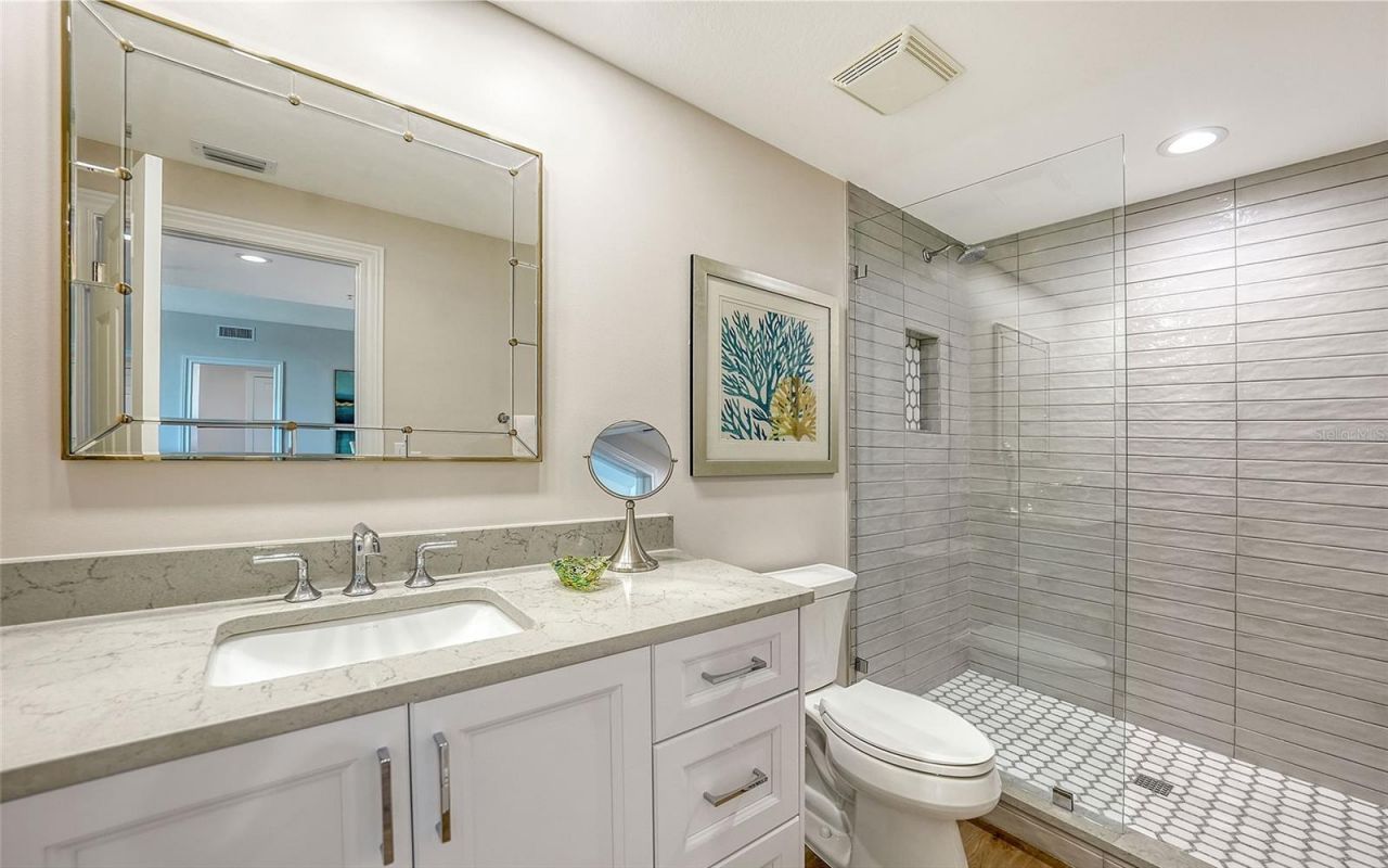 800 N Tamiami Trail , Unit 312, Sarasota, FL 34236 Photo