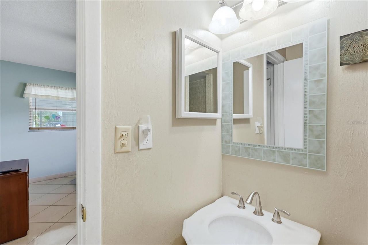 2809 Swifton Drive, Unit 4, Sarasota, FL 34231 Photo