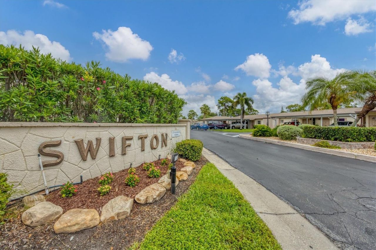 2809 Swifton Drive, Unit 4, Sarasota, FL 34231 Photo