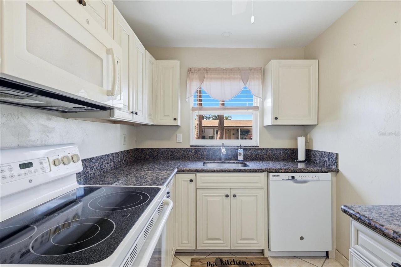 2809 Swifton Drive, Unit 4, Sarasota, FL 34231 Photo