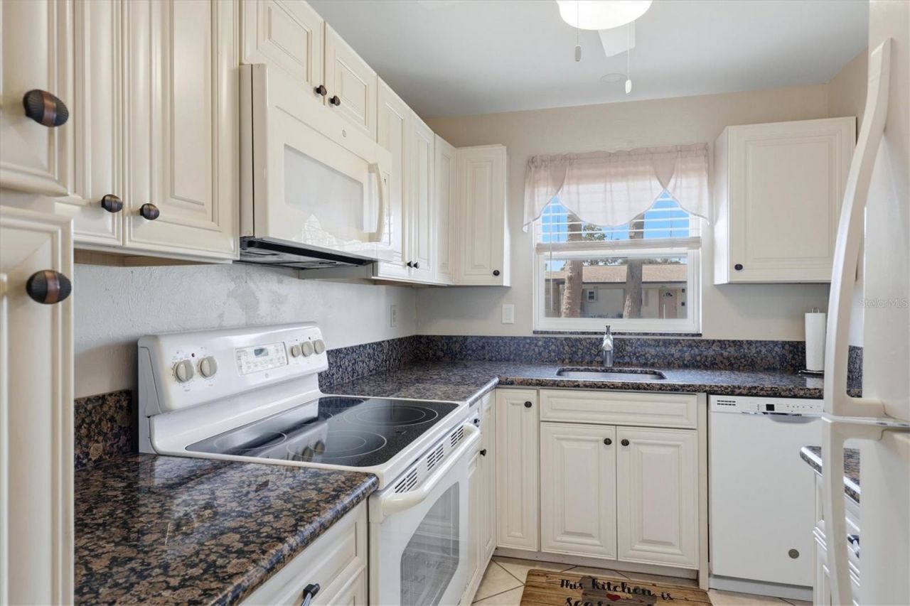 2809 Swifton Drive, Unit 4, Sarasota, FL 34231 Photo
