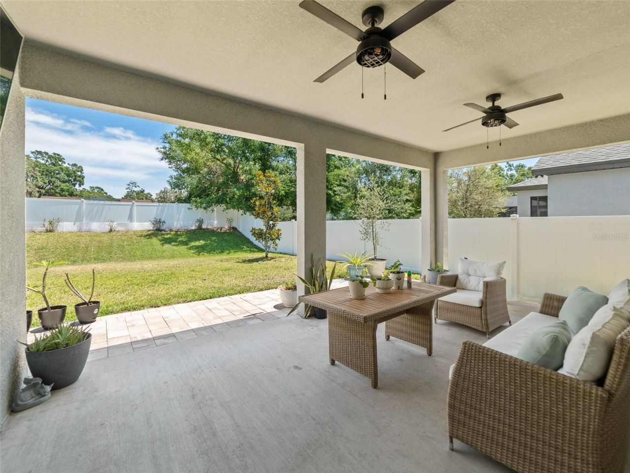 1220 Florablu Drive, Seffner, FL 33584 Photo