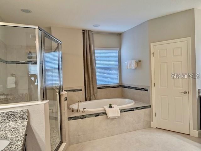 10915 Charmwood Drive , Riverview, FL 33569 Photo