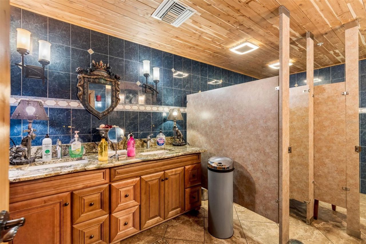 3007 Commercial Way , Spring Hill, FL 34606 Photo