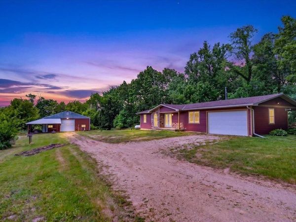 1397 Sayles Trail, Belleville, WI 53508