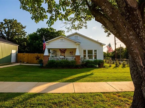 611 Grayson Street, Nocona, TX 76255