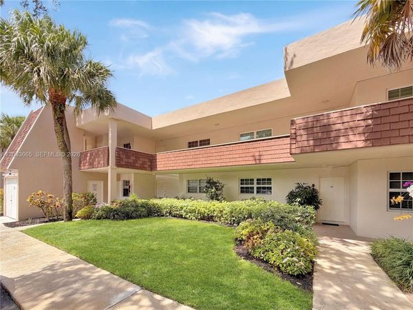 3641 Oaks Clubhouse Dr , Unit 201, Pompano Beach, FL 33069