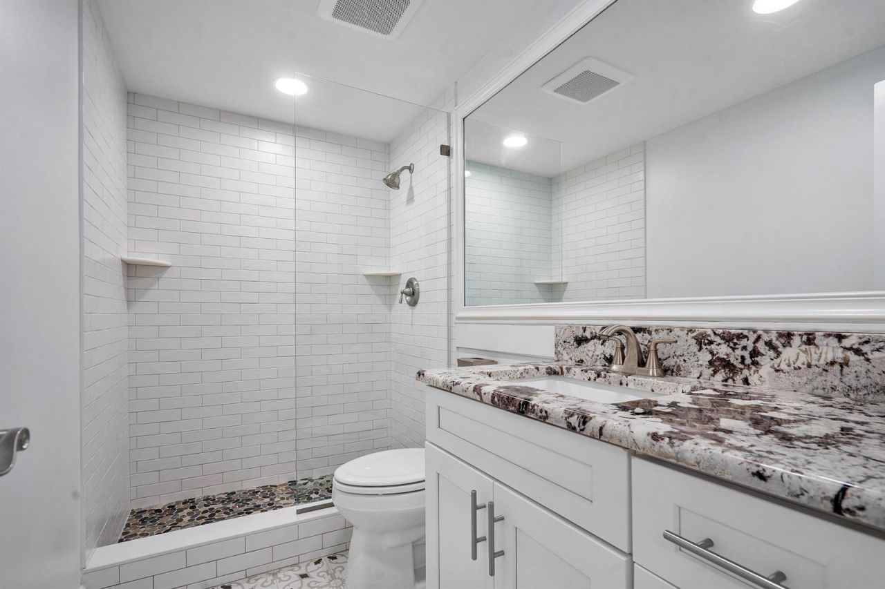 200 Waterway Road , Unit 204, Tequesta, FL 33469 Photo
