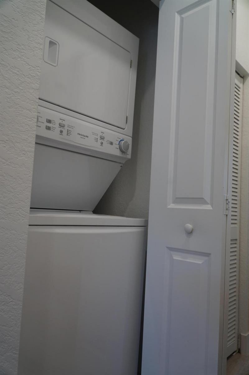 21435 NE 2nd Place , Miami, FL 33161 Photo