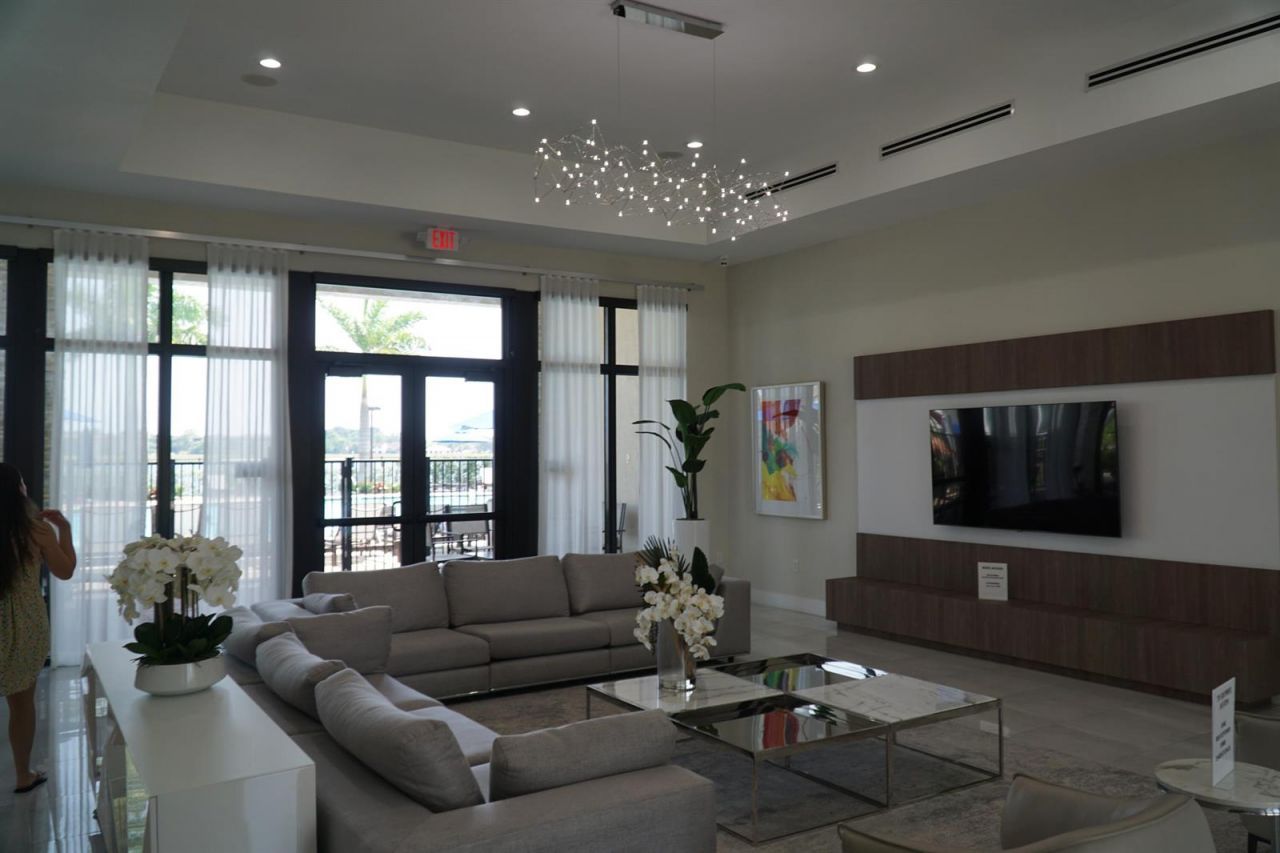 21435 NE 2nd Place , Miami, FL 33161 Photo