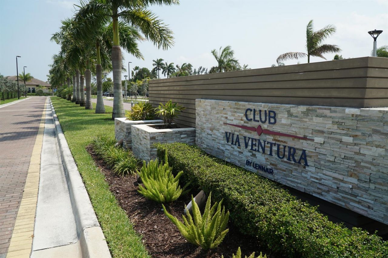 21435 NE 2nd Place , Miami, FL 33161 Photo