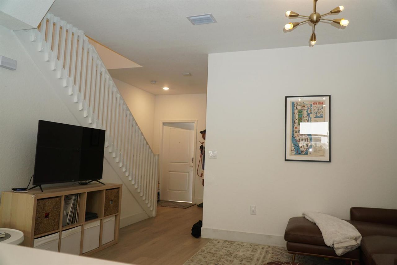 21435 NE 2nd Place , Miami, FL 33161 Photo