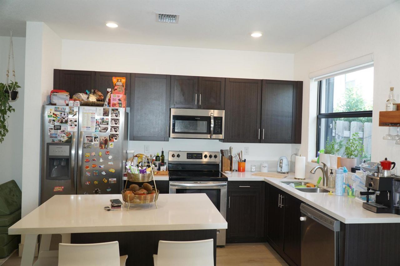 21435 NE 2nd Place , Miami, FL 33161 Photo