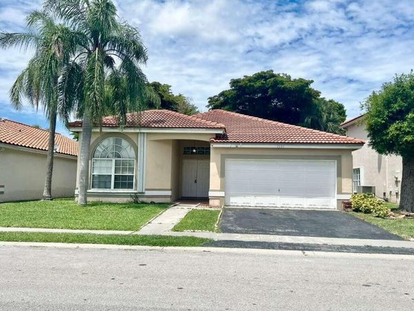2585 NW 79th Avenue , Margate, FL 33063