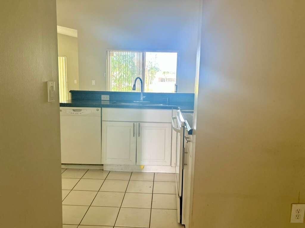 2585 NW 79th Avenue , Margate, FL 33063 Photo