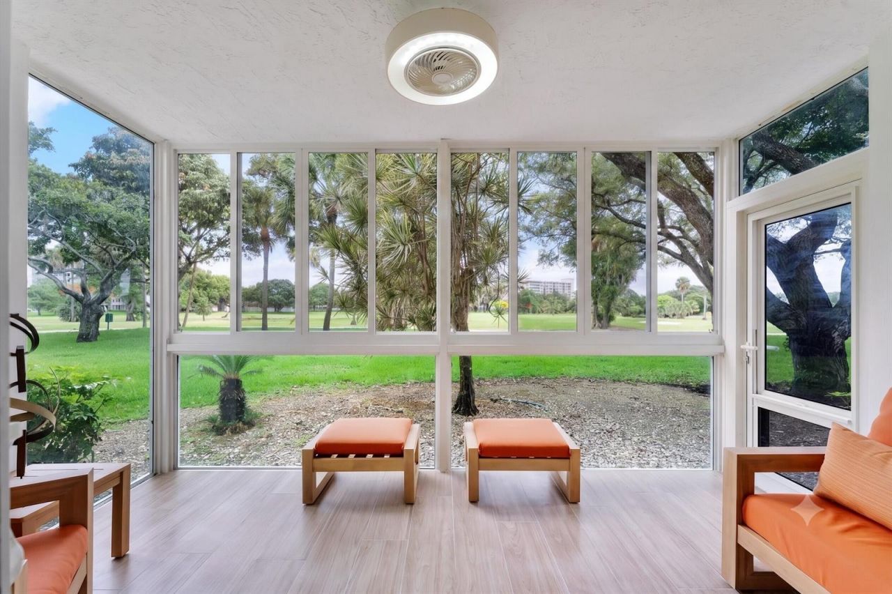 3900 Oaks Clubhouse Drive , Unit 110, Pompano Beach, FL 33069 Photo