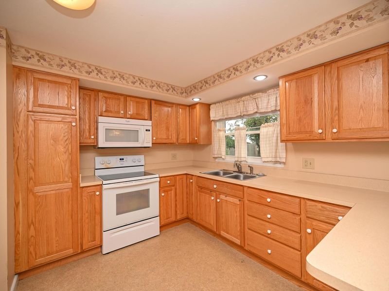 237 Edgefield Boulevard , Marion, OH 43302 Photo 12