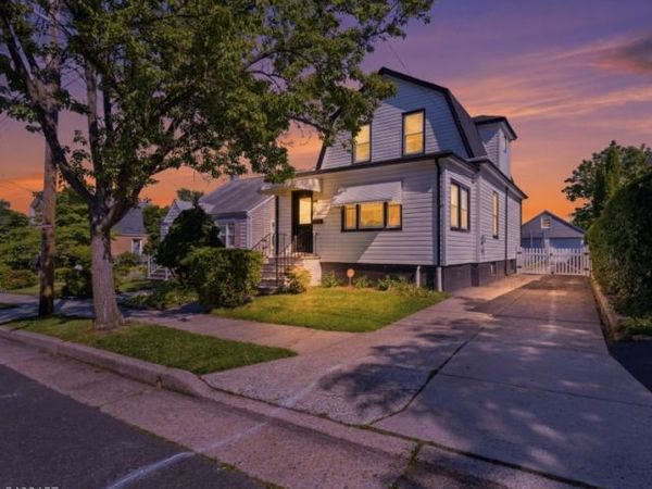 265 Grove St, Woodbridge, NJ 07095