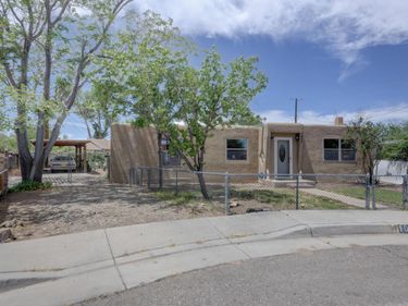 1025 Lynch Court NW, Albuquerque, NM 87104