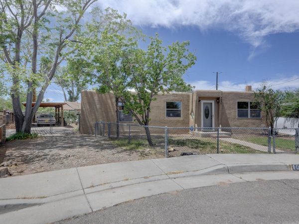 1025 Lynch Court NW, Albuquerque, NM 87104