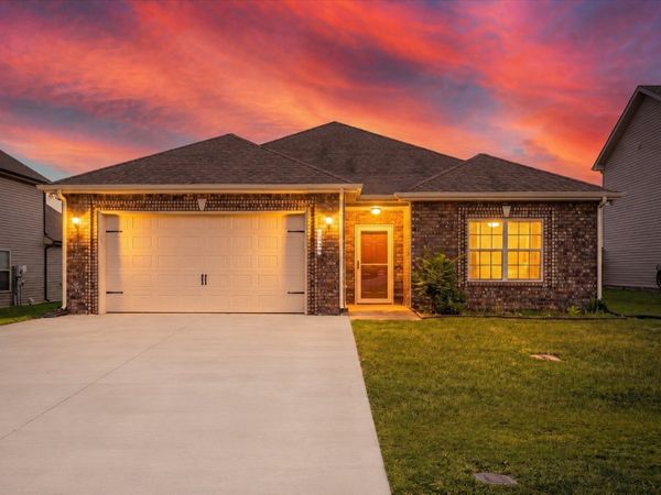 1228 Gentry Dr, Clarksville, TN 37043