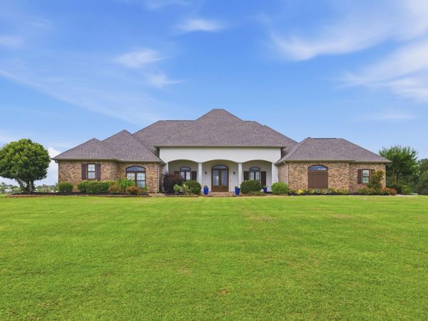 2855 W Tank Farm Rd , Lake Charles, LA 70605