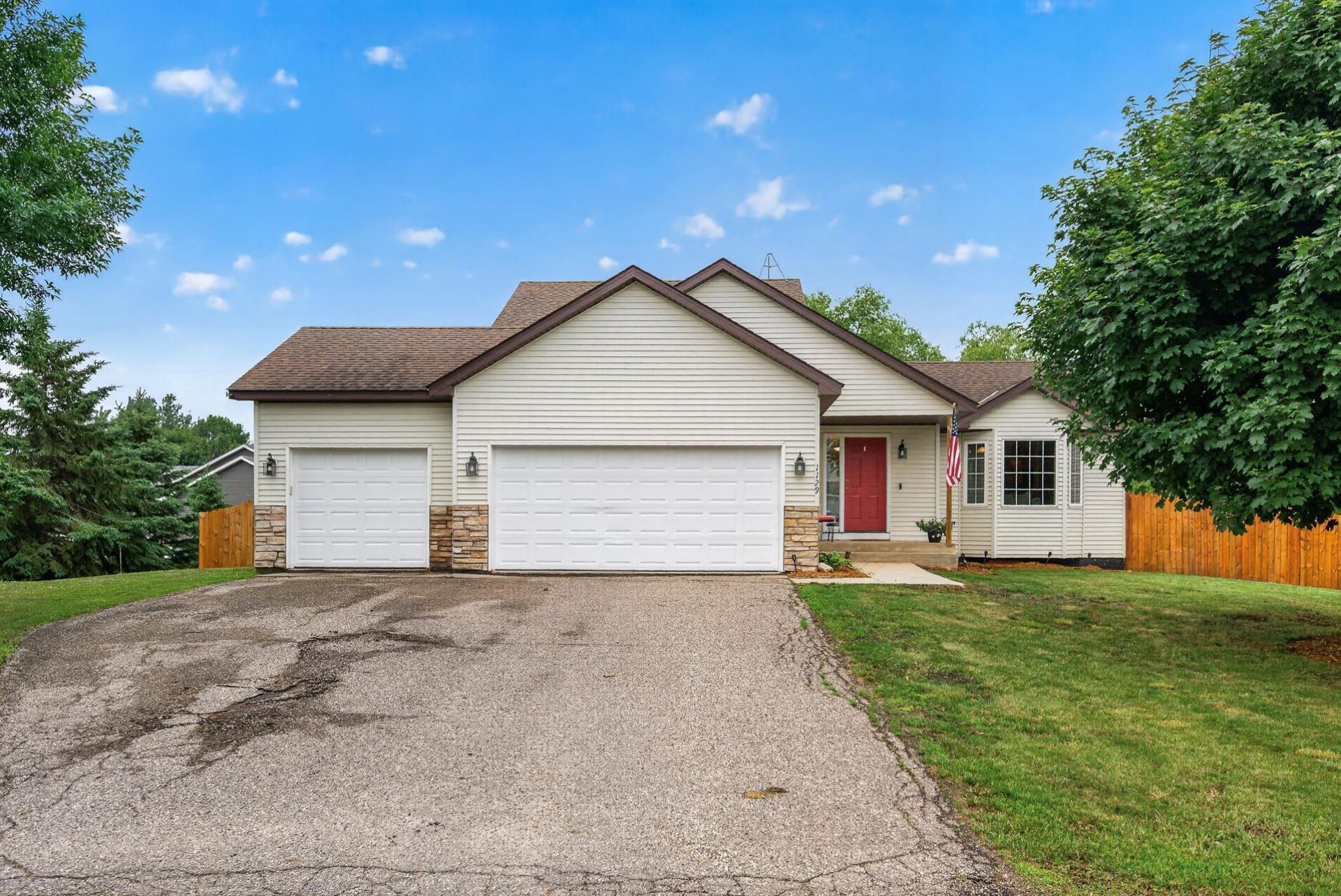 1129 Woodland Drive, Howard Lake, MN 55349