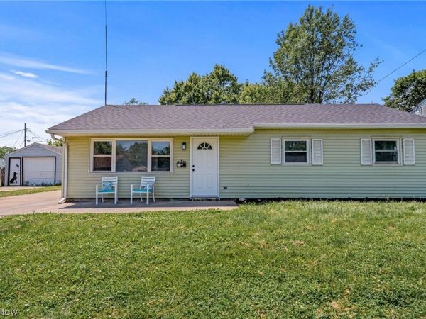2221 Maxine Avenue NE, Canton, OH 44705