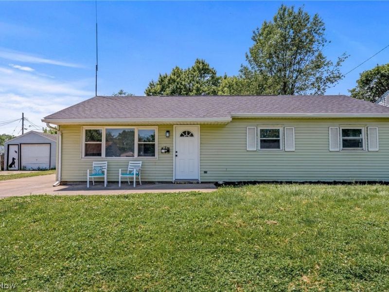 2221 Maxine Avenue NE, Canton, OH 44705 Photo 1