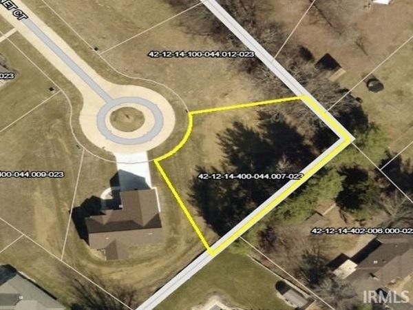 Cabernet Court, Vincennes, IN 47591