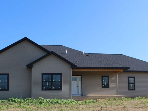 554 Creekside Circle, Byron, IL 61010