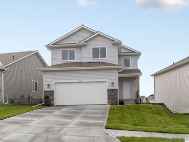 7925 N 94th Street, Omaha, NE 68122