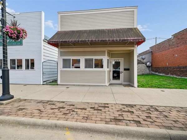 717 12th Street, Belle Plaine, IA 52208