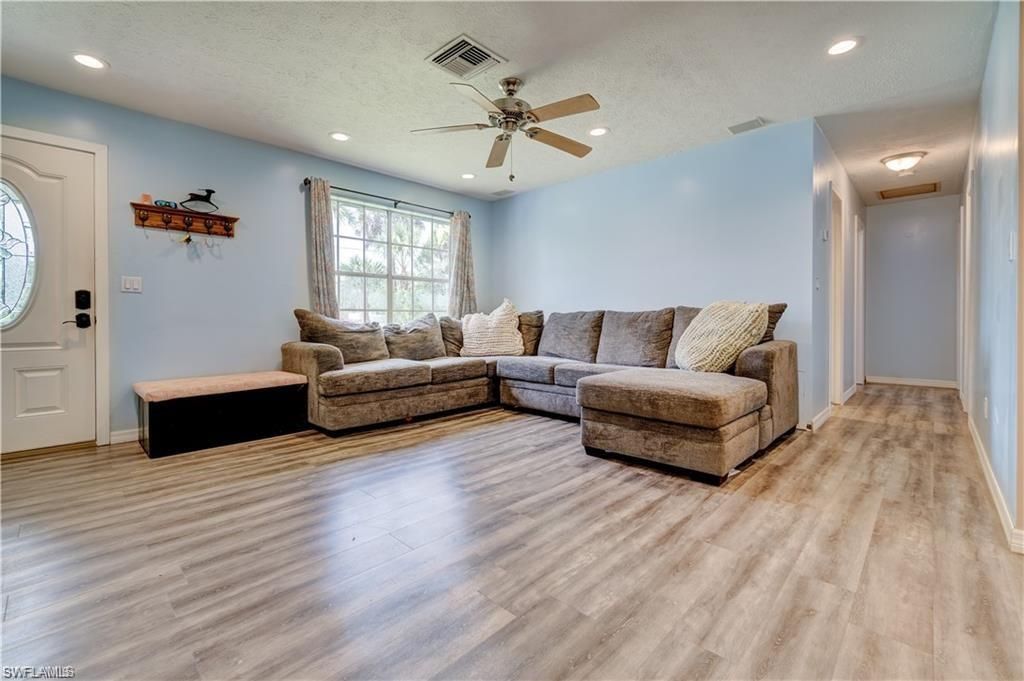 551 Golden Gate Blvd W, Naples, FL 34120 Photo
