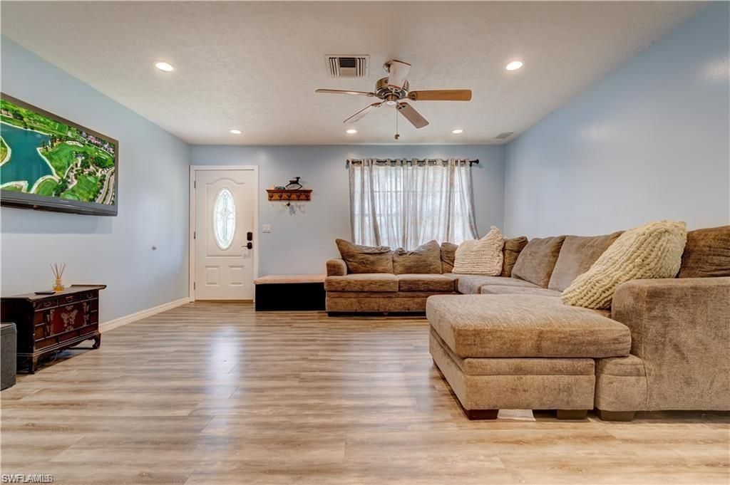 551 Golden Gate Blvd W, Naples, FL 34120 Photo