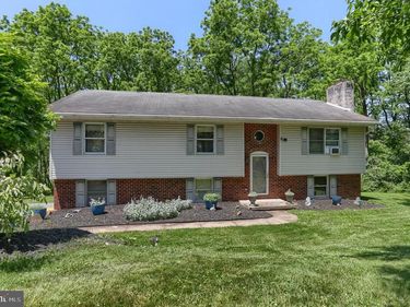 19 PEACH STREET, ANNVILLE, PA 17003