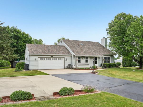 W276S9060 Hidden Lakes Dr, Vernon, WI 53149