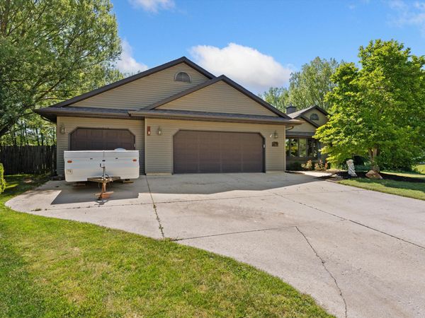1207 Hummingbird Pl, Sheboygan Falls, WI 53085