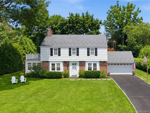 107 Dogwood Lane, Manhasset, NY 11030