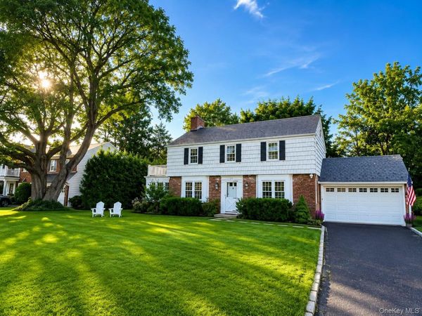 107 Dogwood Lane , Manhasset, NY 11030